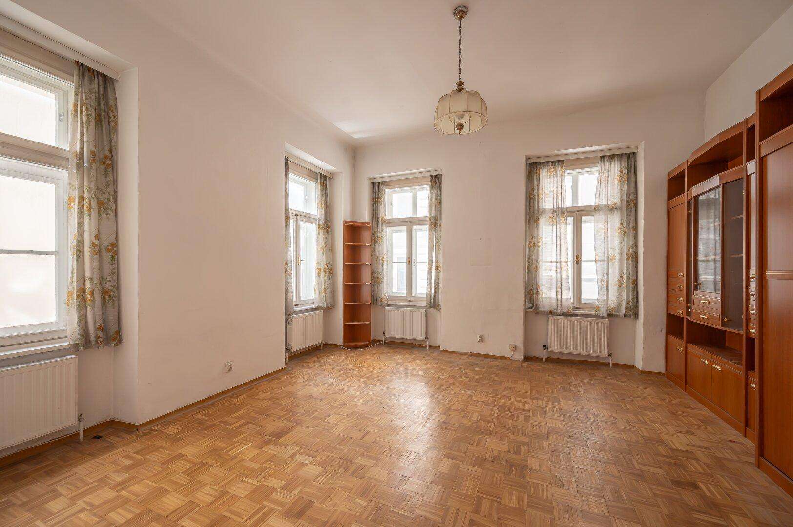 ++BFG4++ Sanierungsbedürftige 4-Zimmer Wohnung, perfekte Lage, toller Altbau!