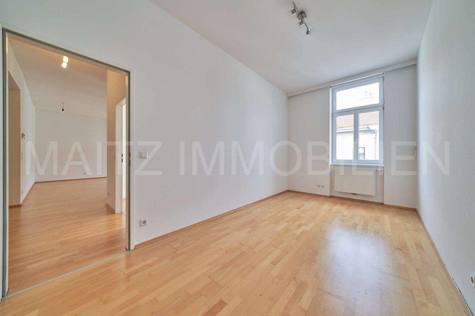 TOPLAGE HUGO-WIENER-PLATZ: Sanierte Altbauwohnung mit 3 Zimmern | 4. Liftstock | GARAGENPLATZ | U1 & U4