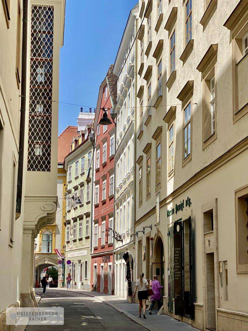 STEPHANSPLATZ, JESUITENKIRCHE, HEILIGENKREUZERHOF /// ZWEI SEPARAT BEGEHBARE EINHEITEN /// HISTORISCHES UNIKAT 