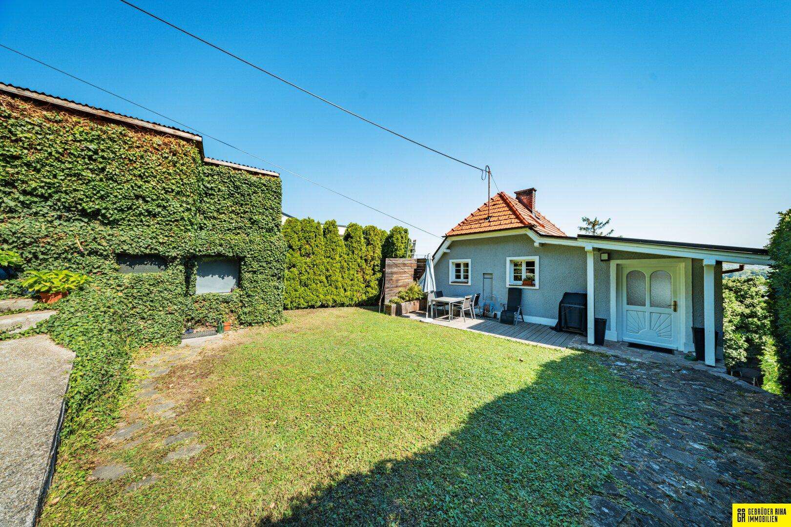 Exklusives Einfamilienhaus in Hanglage mit traumhaftem Blick auf die Donau