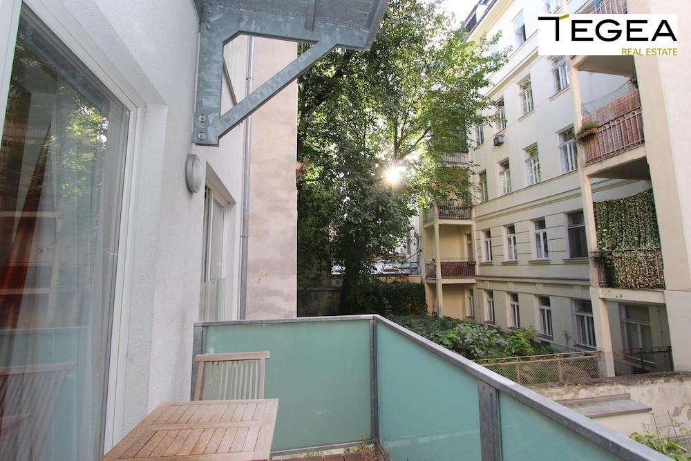 WIEDNER HAUPTSTRASSE + GRENZE ZUM 4. BEZIRK + 2 Zimmer-Altbauapartment mit Balkon und Hof-Grünblick + TIEFGARAGENSTELLPLATZ (optional)