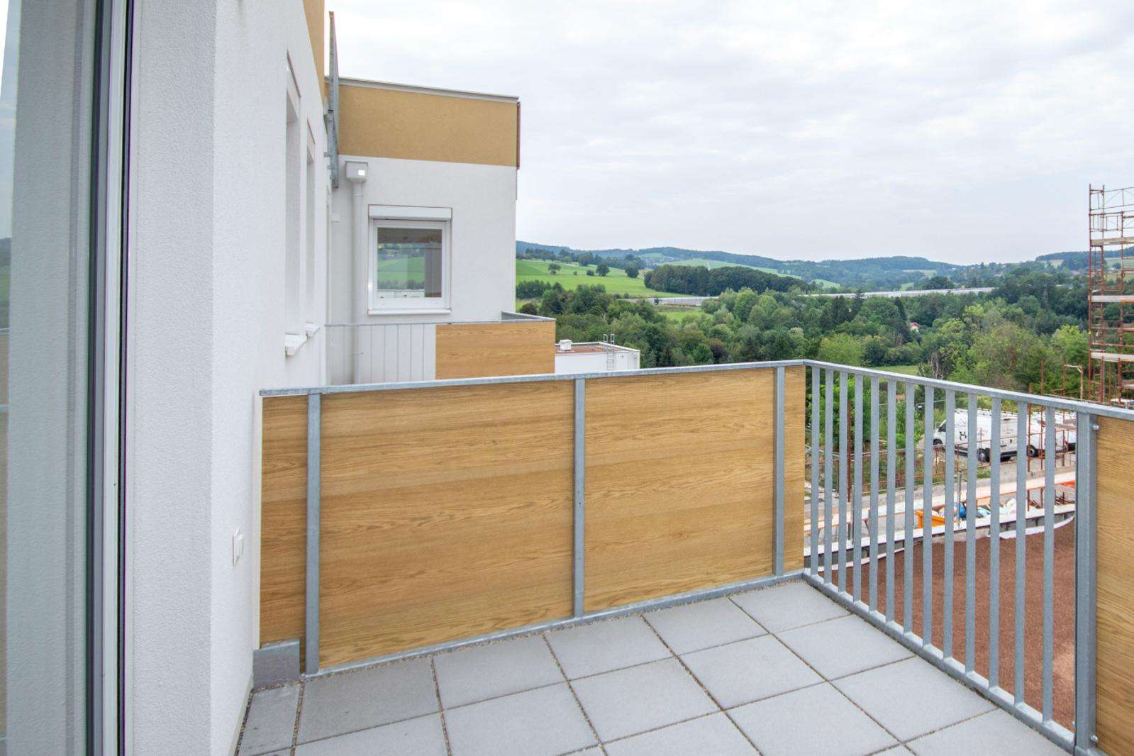 ERSTBEZUG: moderne Wohnung mit großem Balkon