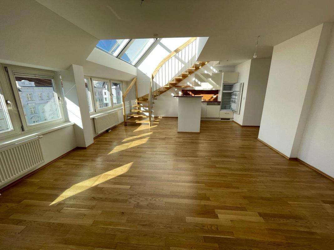 Traumhafte Maisonnette-Wohnung mit Galerie, Loggia und Terrasse im Dachgeschoss, Befristet
