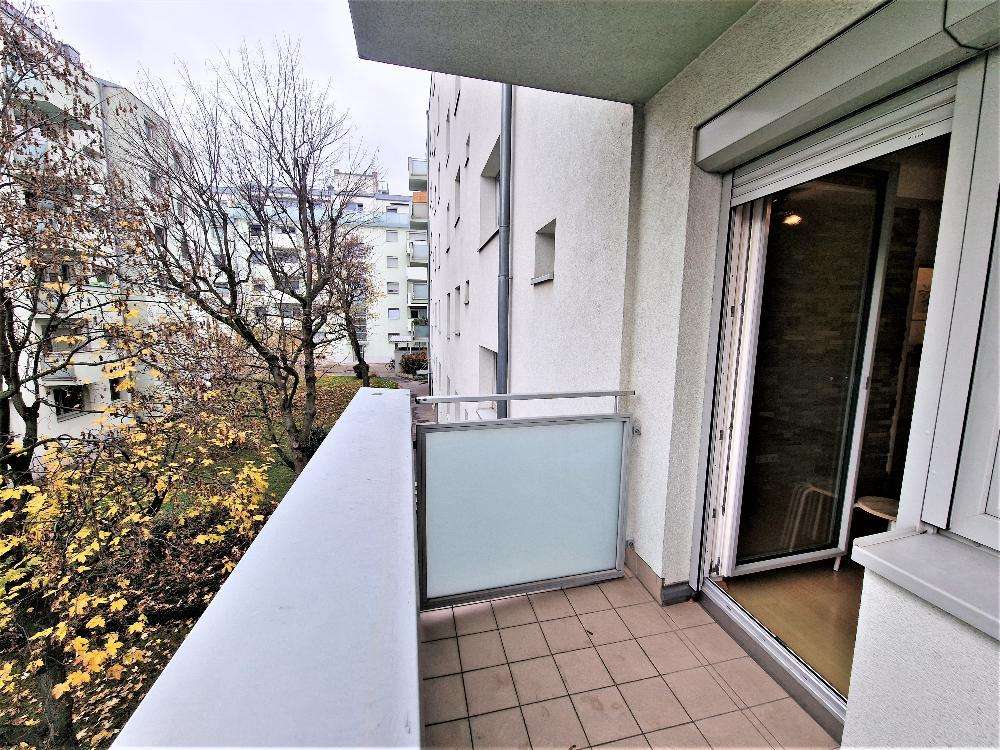 TOPZUSTAND! 3 Zimmer mit BALKON und GRÜNBLICK