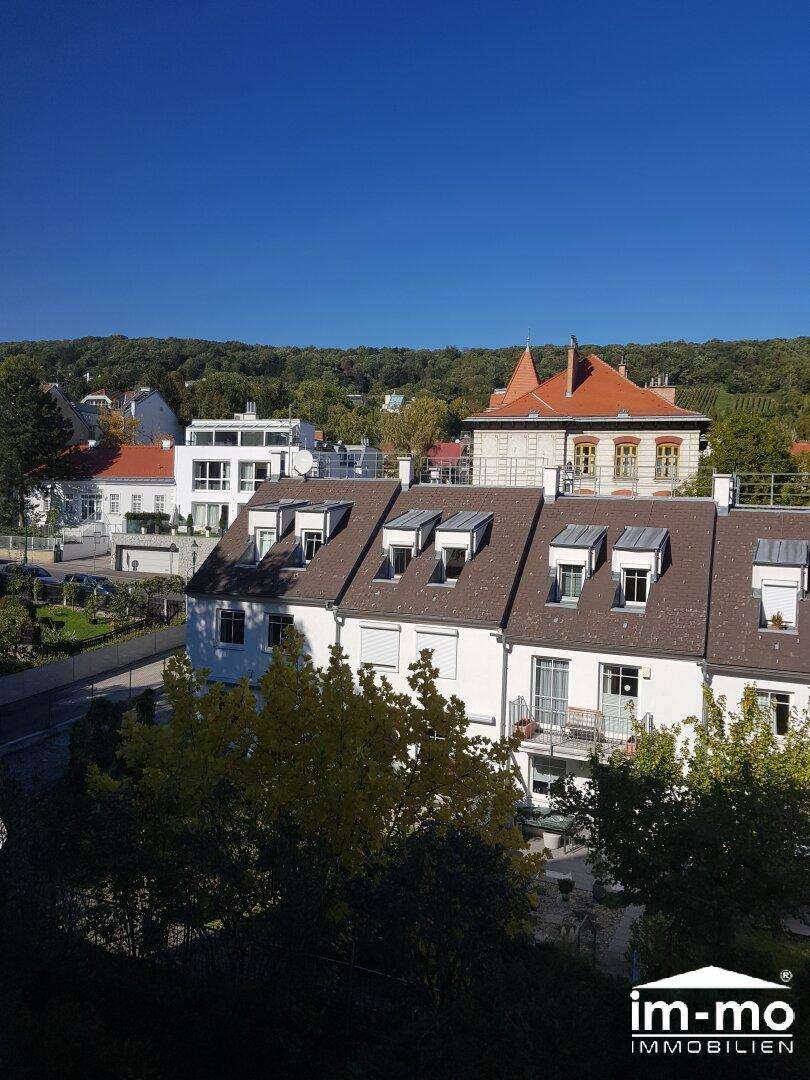 NEUSSTIFT AM WALDE! WOHNEN IN WUNDERSCHÖNER GRÜNLAGE MIT TRAUMHAFT SCHÖNEM AUSBLICK ÜBER DIE NEUSTIFTER WEINBERGE! SINGLEEIGENTUM IN TOPZUSTAND!