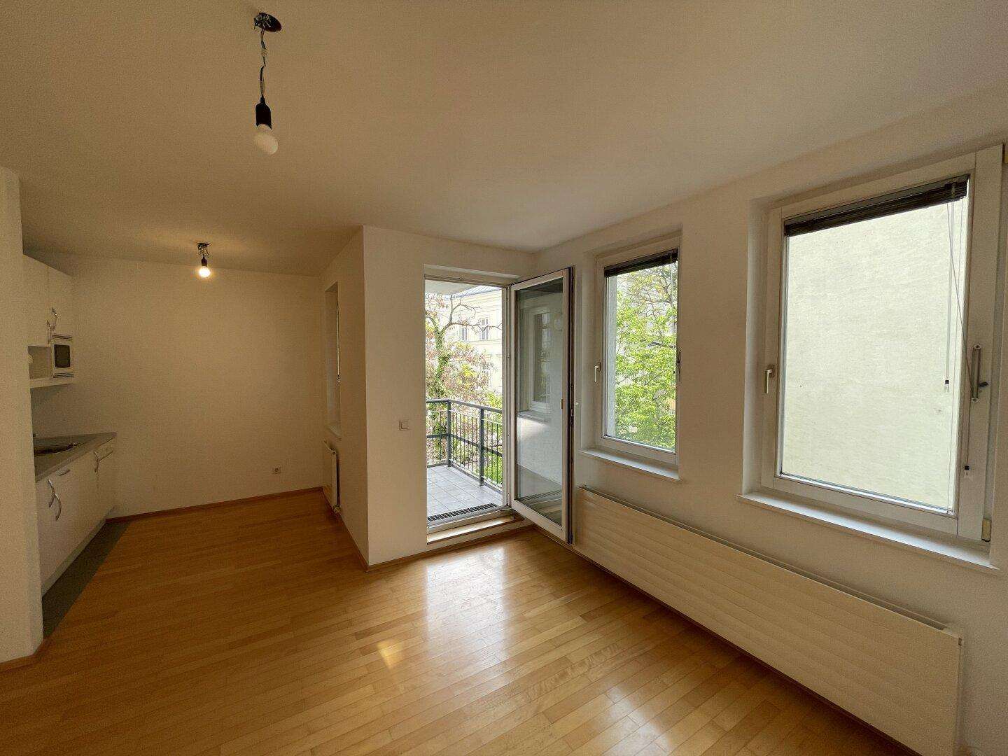 MODERNE 42 m²-WOHNUNG BEIM KARLSPLATZ - BALKON/RUHELAGE!