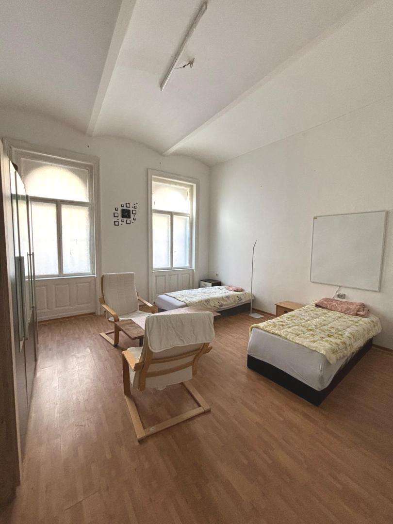 2-Zimmer Wohnung mit 2 Garagenplätzen im 4. Bezirk