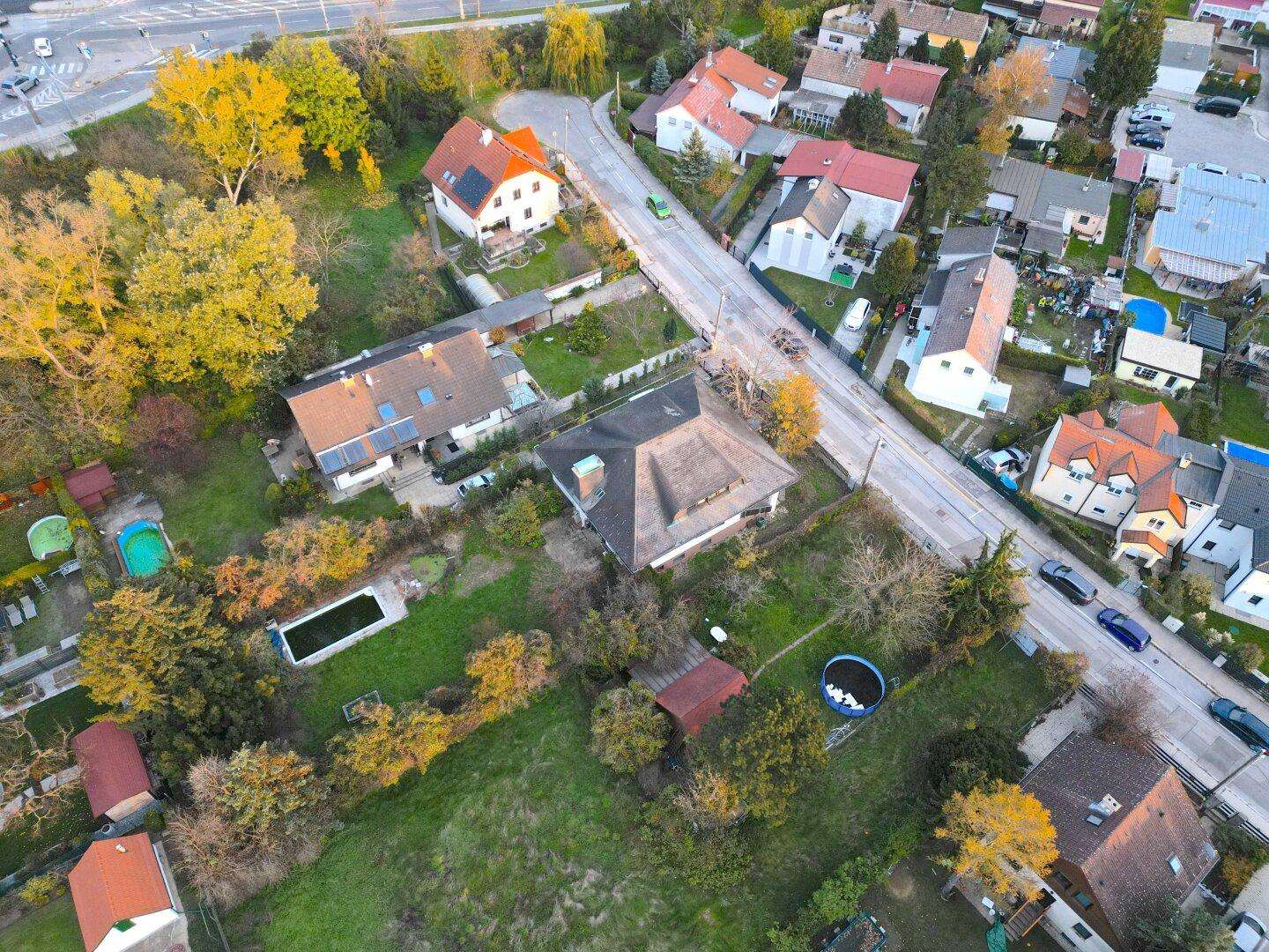 VERWIRKLICHEN SIE IHREN WOHNTRAUM! CHARMANTES EINFAMILIENHAUS MIT GROSSZÜGIGEM GARTEN UND POOL IN GRÜNRUHELAGE