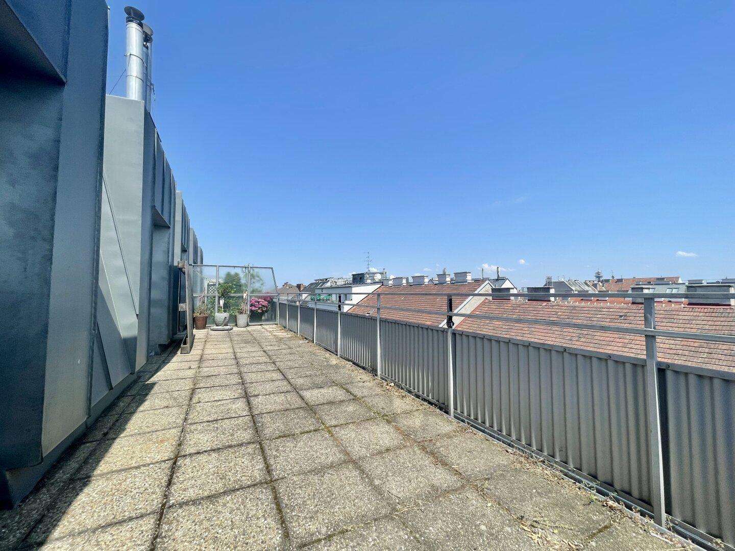 TRAUMHAFTE DACHTERRASSENWOHNUNG ÜBER DEN DÄCHERN WIENS