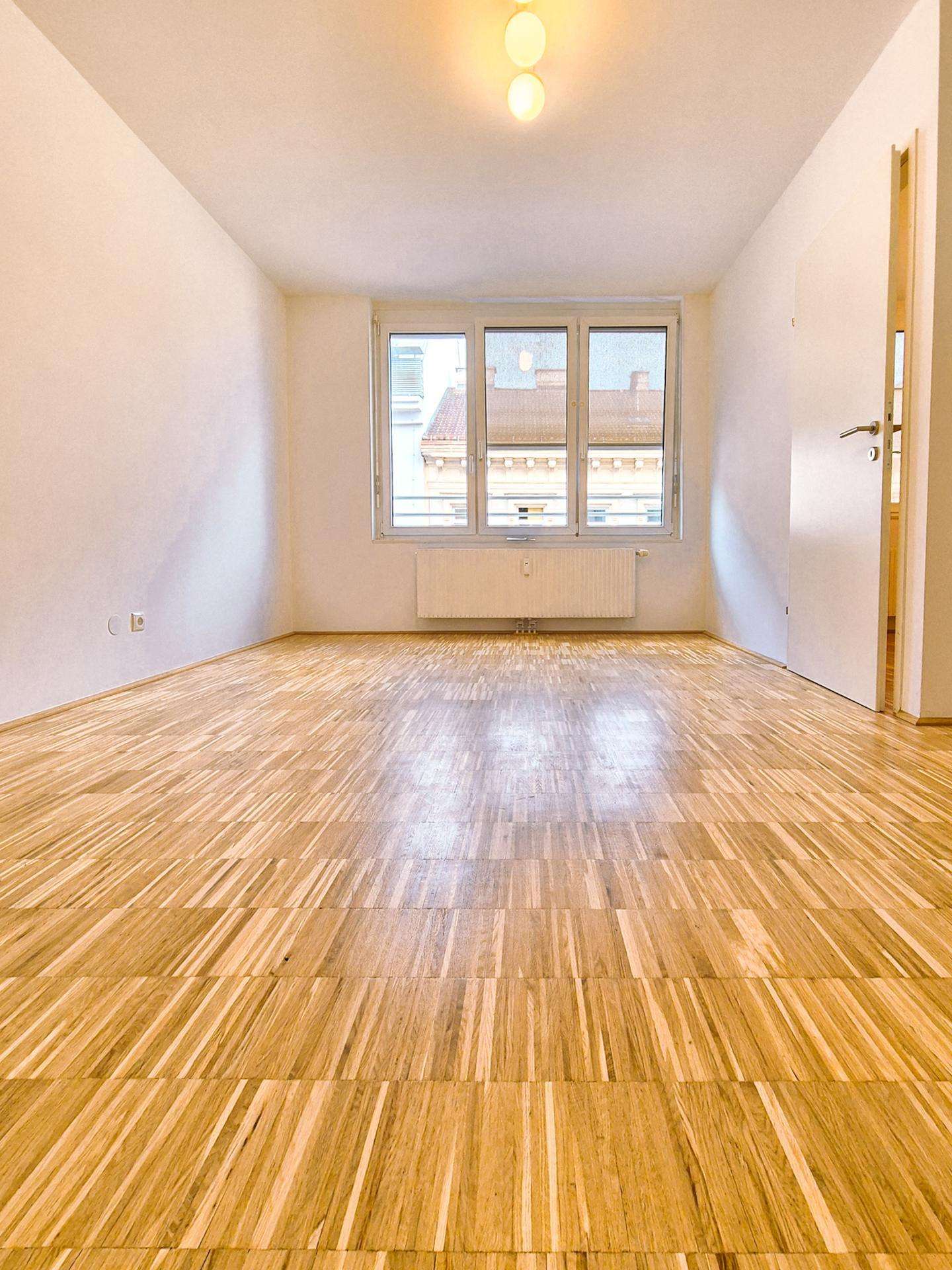 Provisionsfrei | zentrale, generalsanierte Neubauwohnung inkl. Garage in kleinem, ruhigen Haus