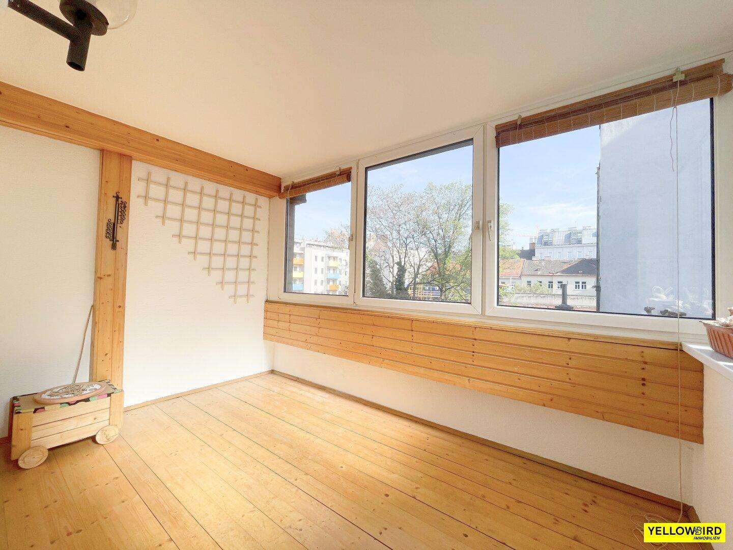 100 m² 3-Zimmer-Wohnung mit Loggia direkt neben U1!