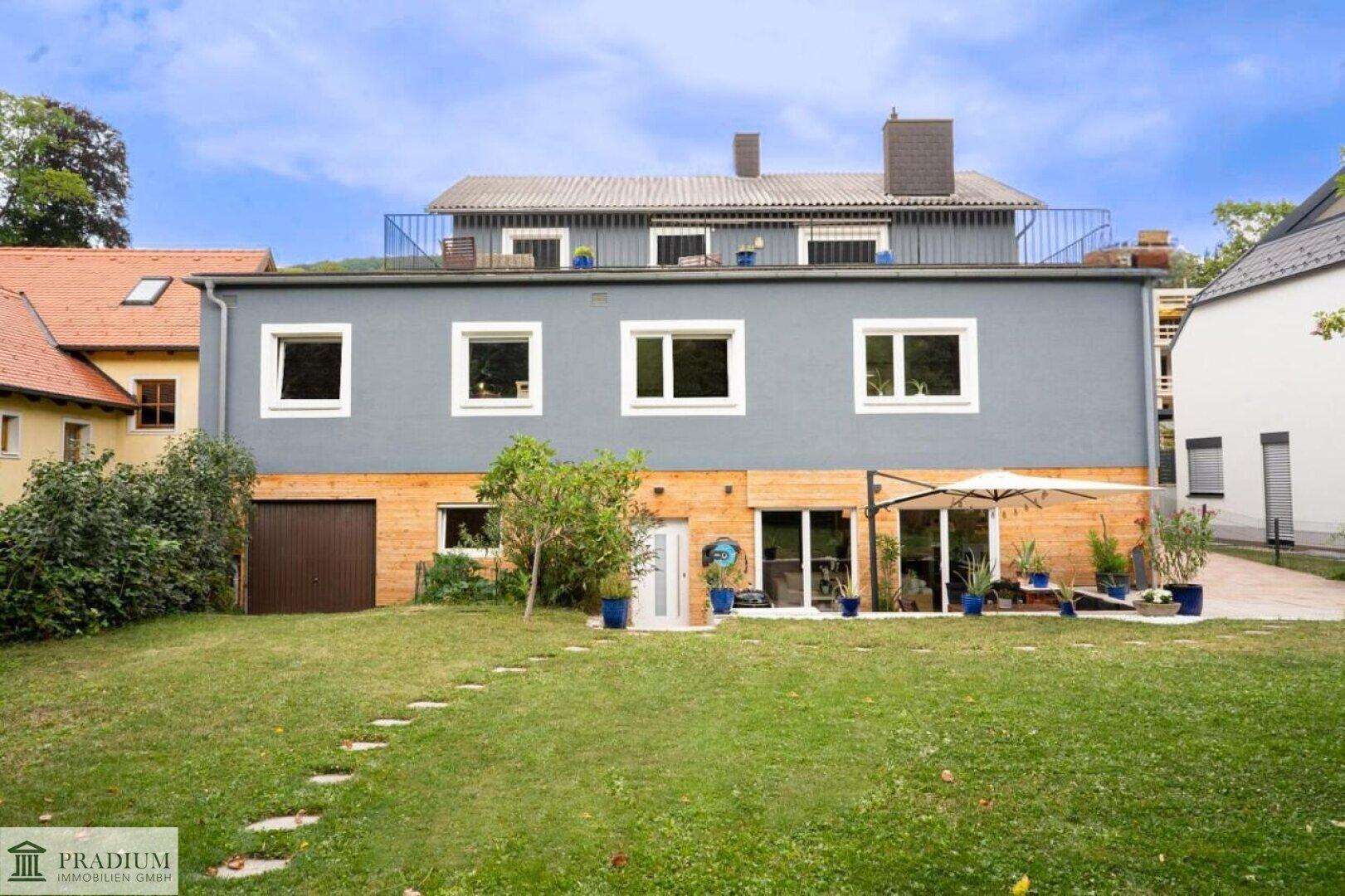 Vielseitiges Mehrparteienhaus mit Potenzial und herrlichem Ausblick in Hinterbrühl