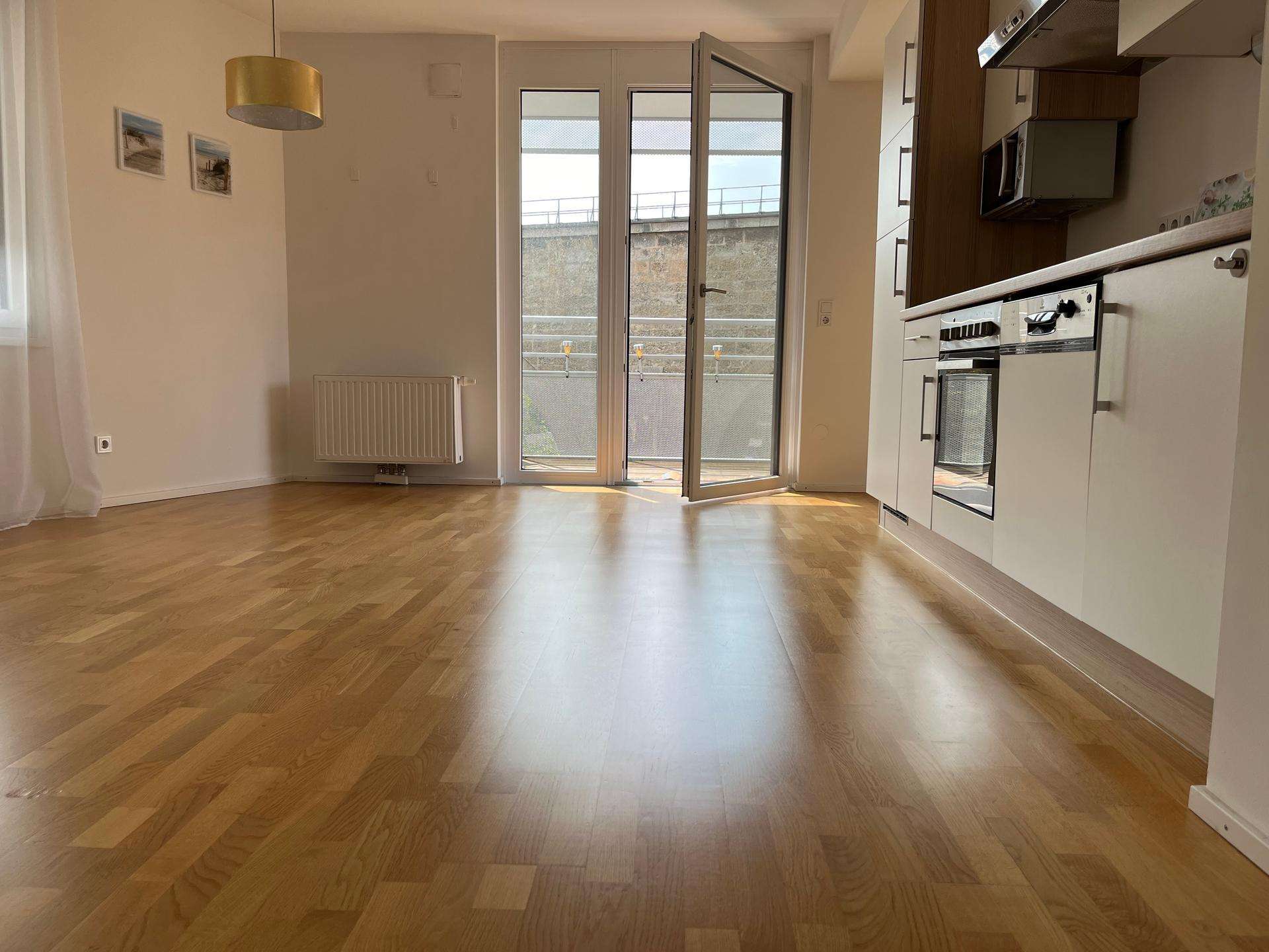 Helle neuwertige 2-Zimmer-Wohnung mit Balkon in Wien-Liesing