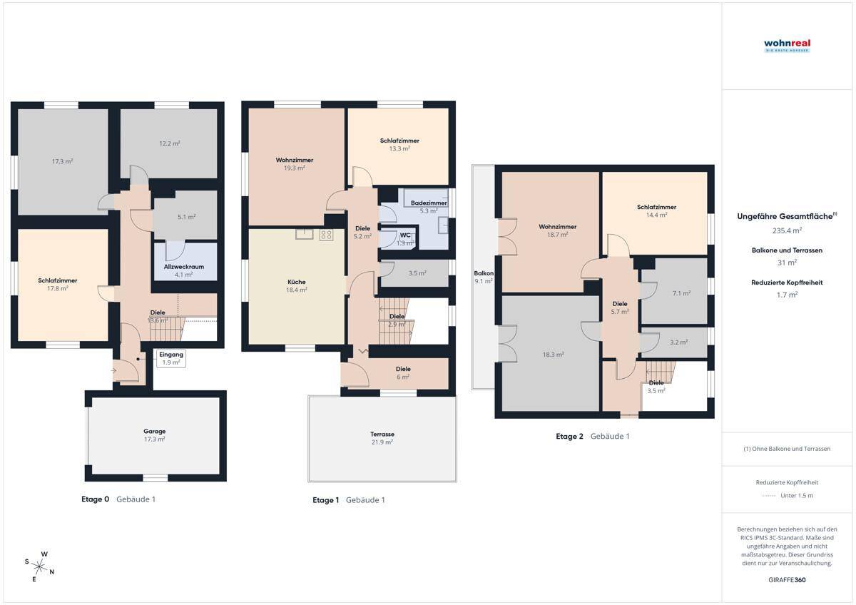 Detaillierter Grundriss des Gebäudes mit drei Etagen, inklusive Garage, Balkon und Terrassen.
