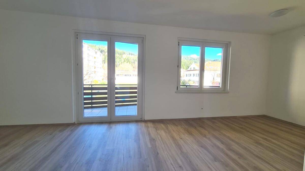 Zentrale Single-Wohnung mit großer Loggia – pohled 3