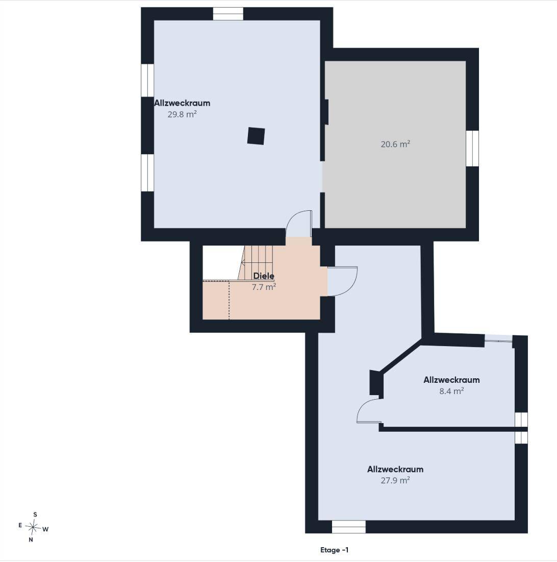 Grundriss des Untergeschosses mit verschiedenen Allzweckräumen und Diele.