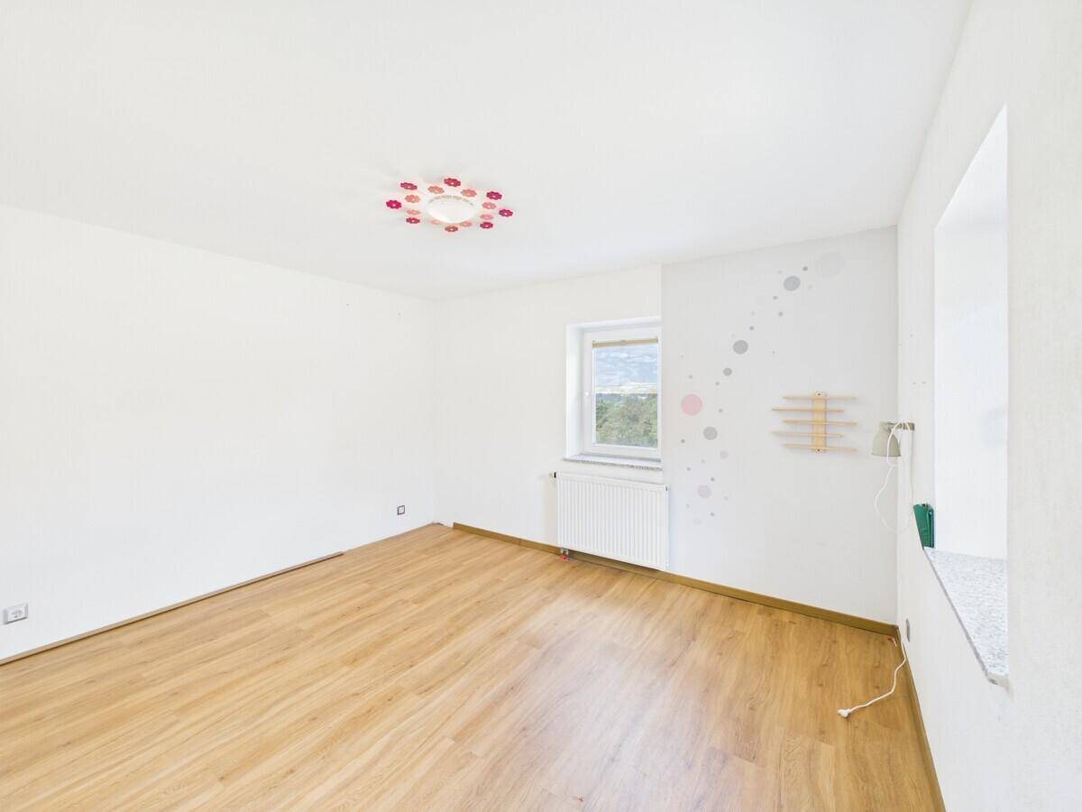 Zimmer 2 OG mit Ankleide