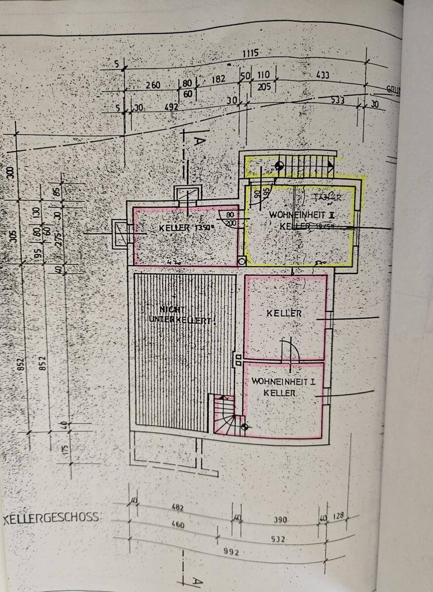 Grundriss des Kellergeschosses mit verschiedenen Kellerräumen und Wohnbereichen.