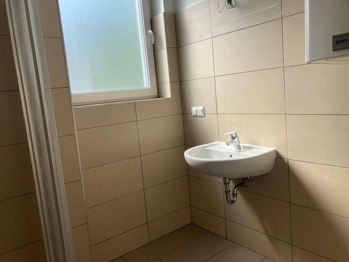 Badezimmer mit Fenster