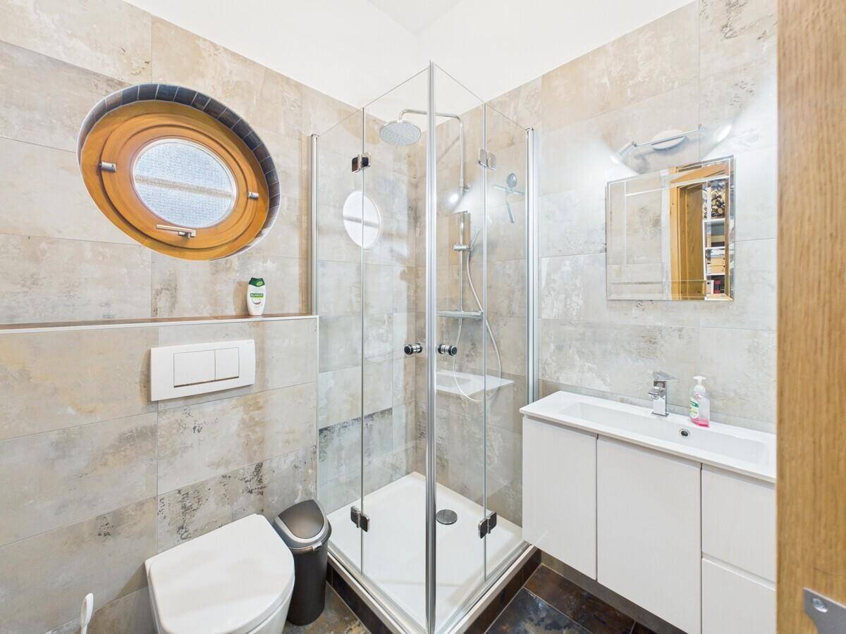 Gäste-Badezimmer EG