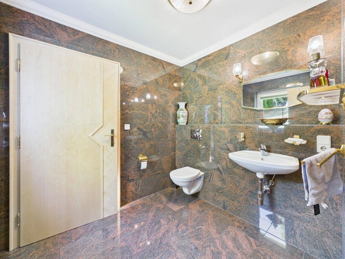 Badezimmer EG