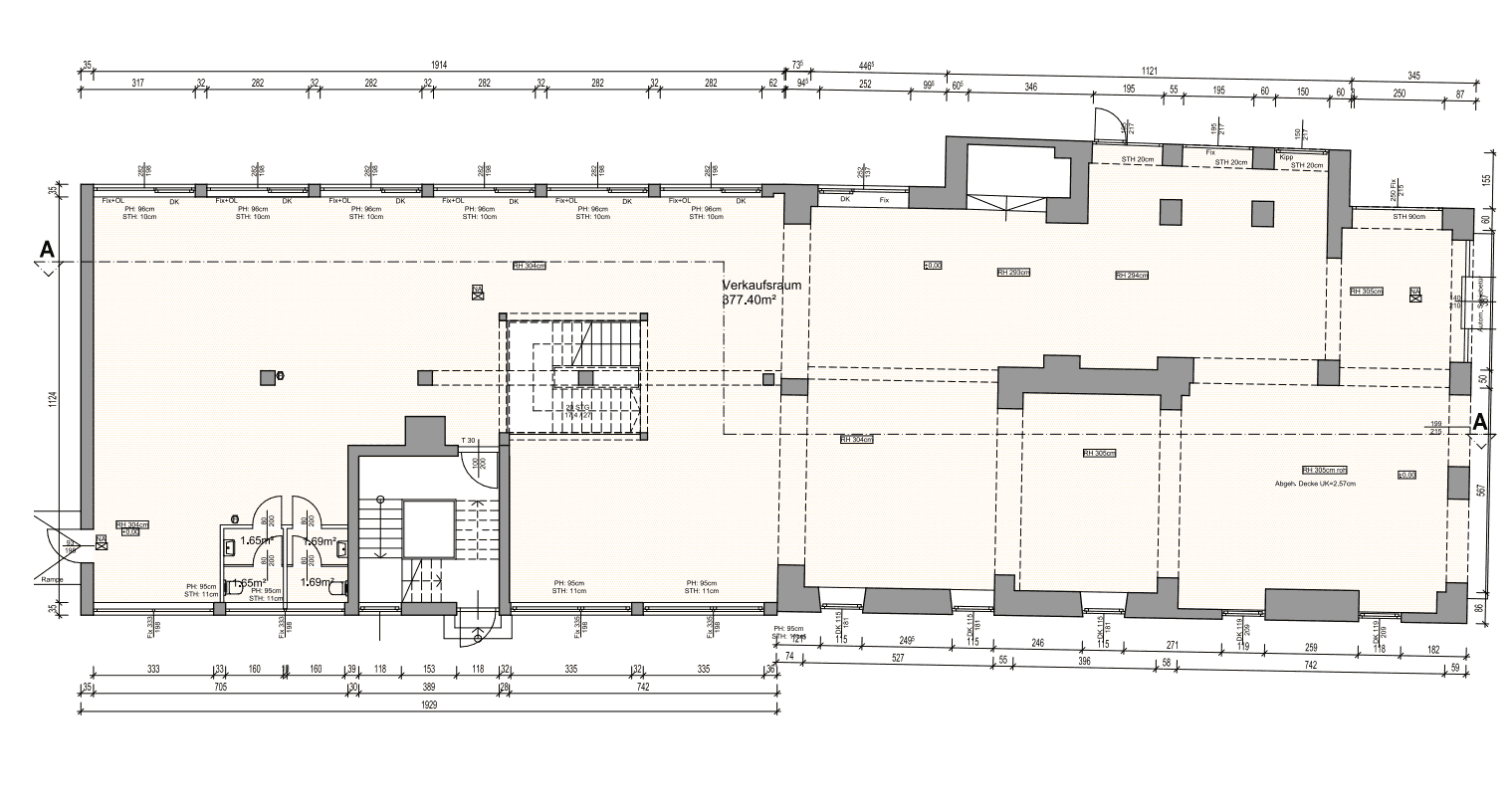 Detaillierter Grundriss einer großen Verkaufsfläche von 777,40m² mit integriertem Treppenhaus und weiteren Räumen.
