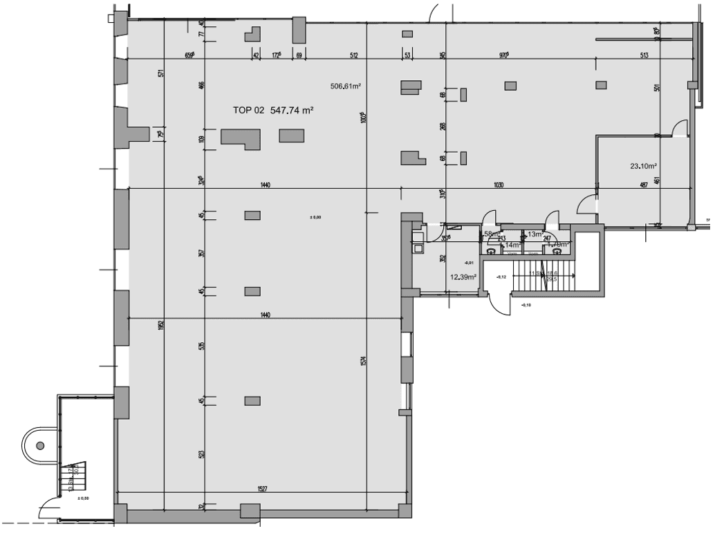 Grundriss der Einheit TOP 02 mit einer Gesamtfläche von 547,74m² und einem zentralen Treppenhauszugang.