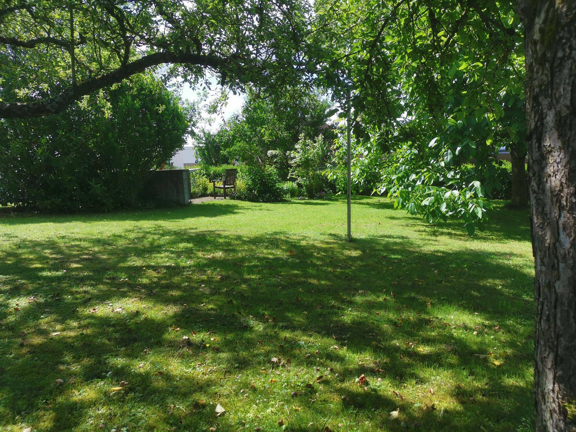 HAUS/ERDGESCHOSS ZENTRAL 750 m² NATURGARTEN – VOLLMÖBLIERT VOLLAUSGESTATTET, INKL. GÄRTNER - Mehr