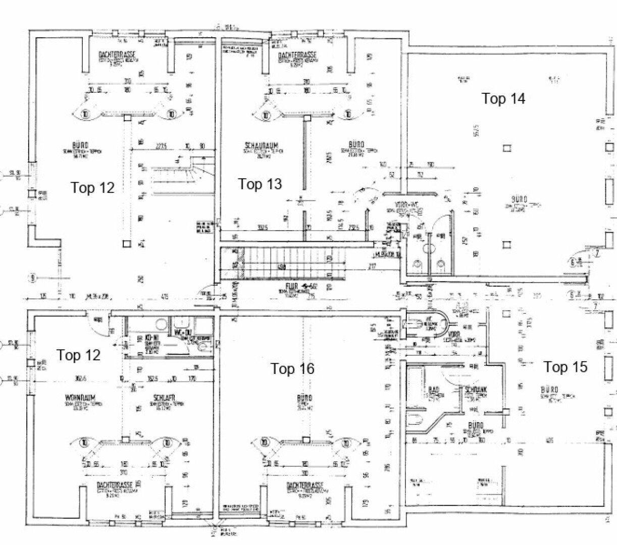 Grundrissplan mit mehreren Büroeinheiten, Dachterrassen und Sanitärbereichen.
