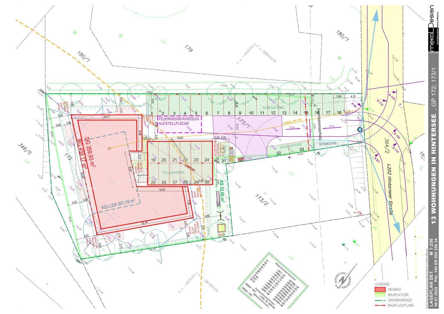 Detaillierter Lageplan mit Gebäudegrundriss, Parkplätzen und Zufahrten für die Wohnanlage.
