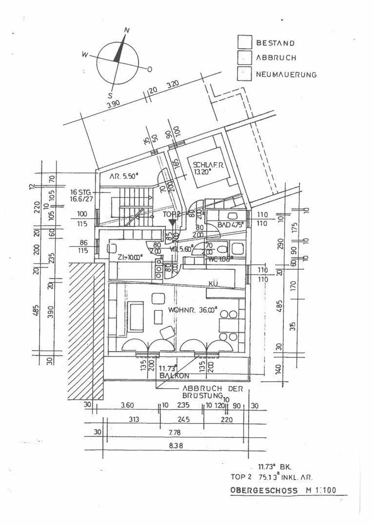 Grundriss des Obergeschosses mit Wohnbereich, Schlafzimmer, Bad und Balkon.