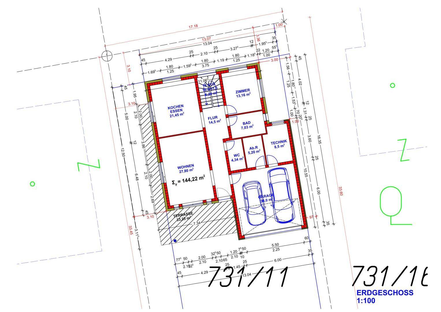 Grundriss des Erdgeschosses mit offenem Wohnbereich, Küche, Garage und Terrasse.