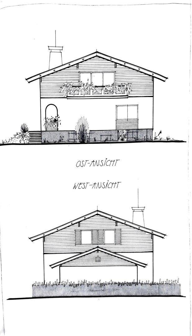 Ost- und Westansicht des Hauses mit Giebeldach und Balkon.