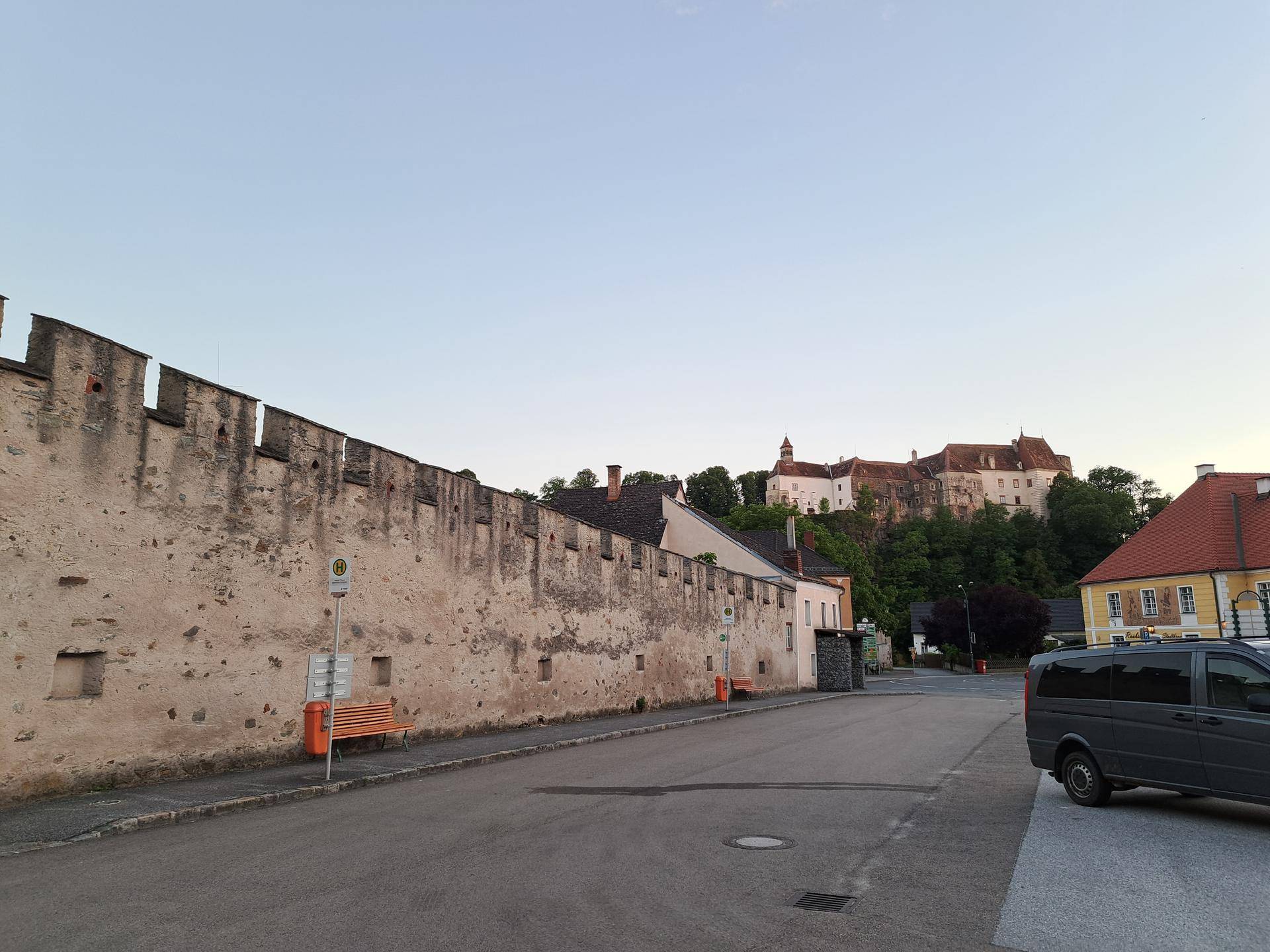 Waldviertel, Raabs an der Thaya, Haus mit grossen Potenzial zum Wohnen, Festsaal, Tanzsaal, Geschäftslokal, Garage, Lager, Motel, Ordination etc. - Ansicht 3