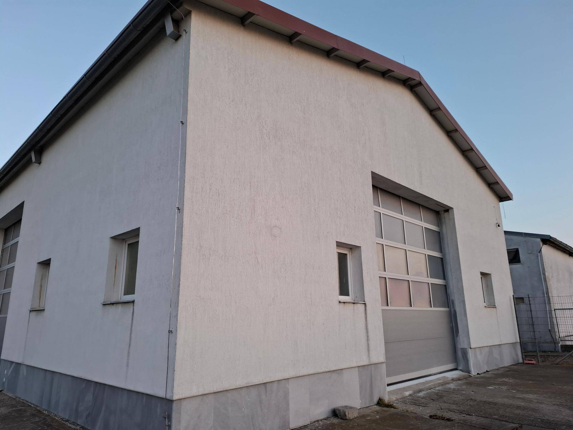Vermietet wird in 2452 Mannersdorf, 2500m² Industriegrund mit 2 Betriebshallen. - Ansicht 3