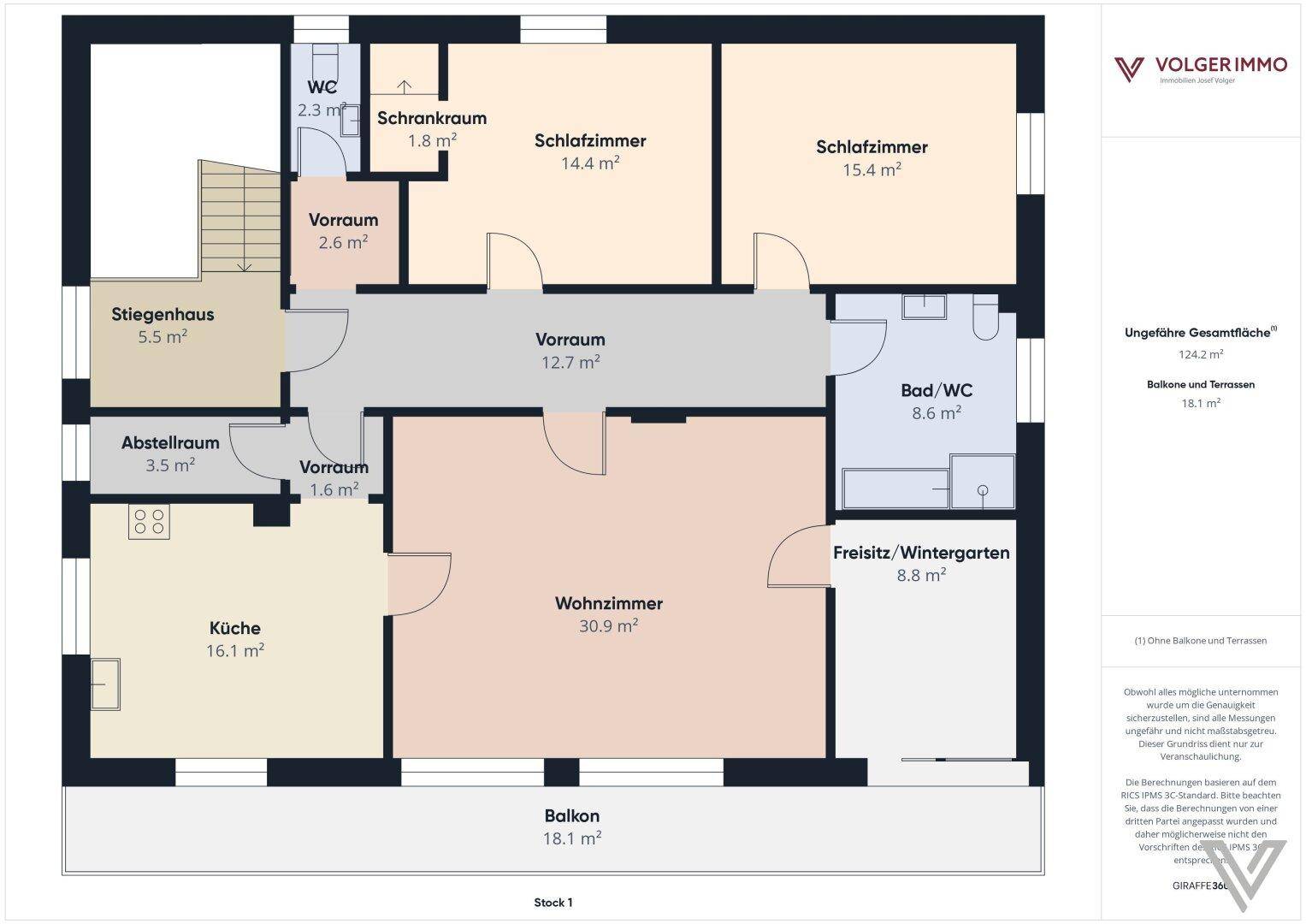 Grundriss des ersten Stocks mit Balkon, Wohnzimmer, Küche und Schlafzimmern.