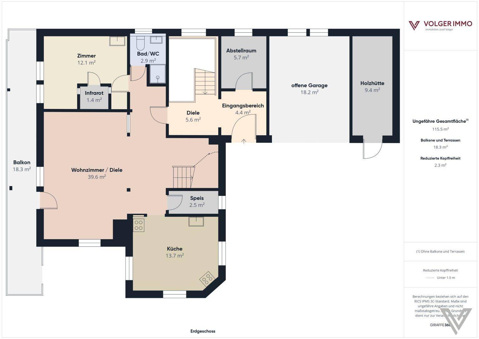 Grundriss des Erdgeschosses mit großem Wohn-/Dielenbereich, Küche, Zimmer und offener Garage.