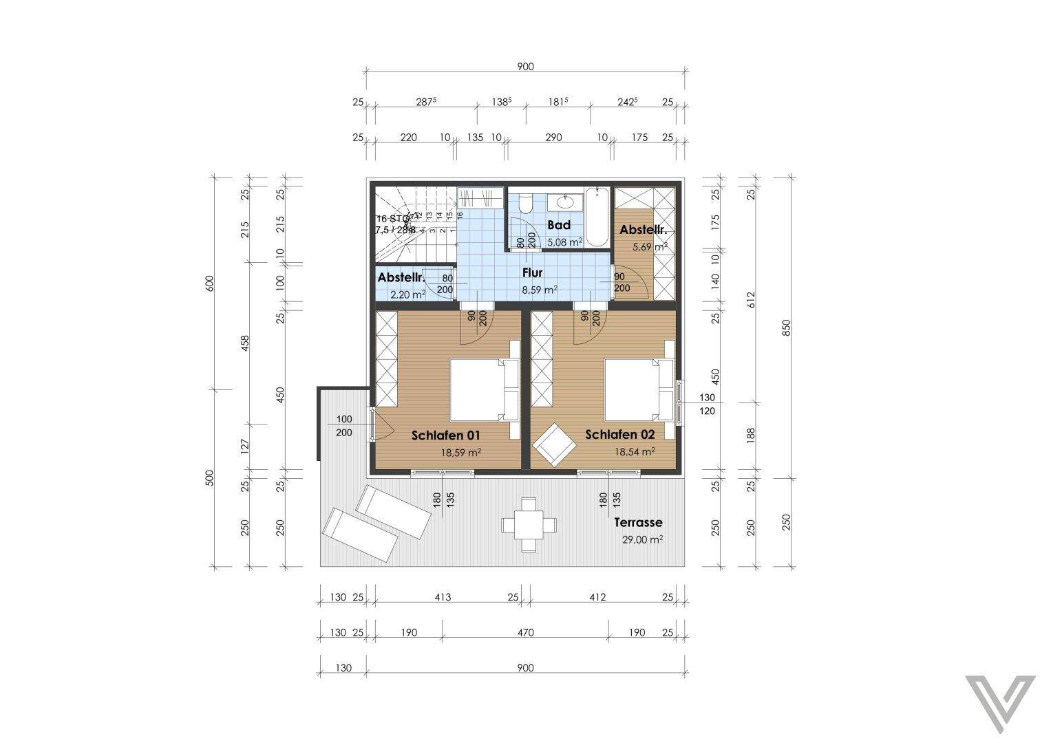 Grundriss zeigt zwei Schlafzimmer, ein Badezimmer, Abstellräume und eine große Terrasse mit Sitzbereich.