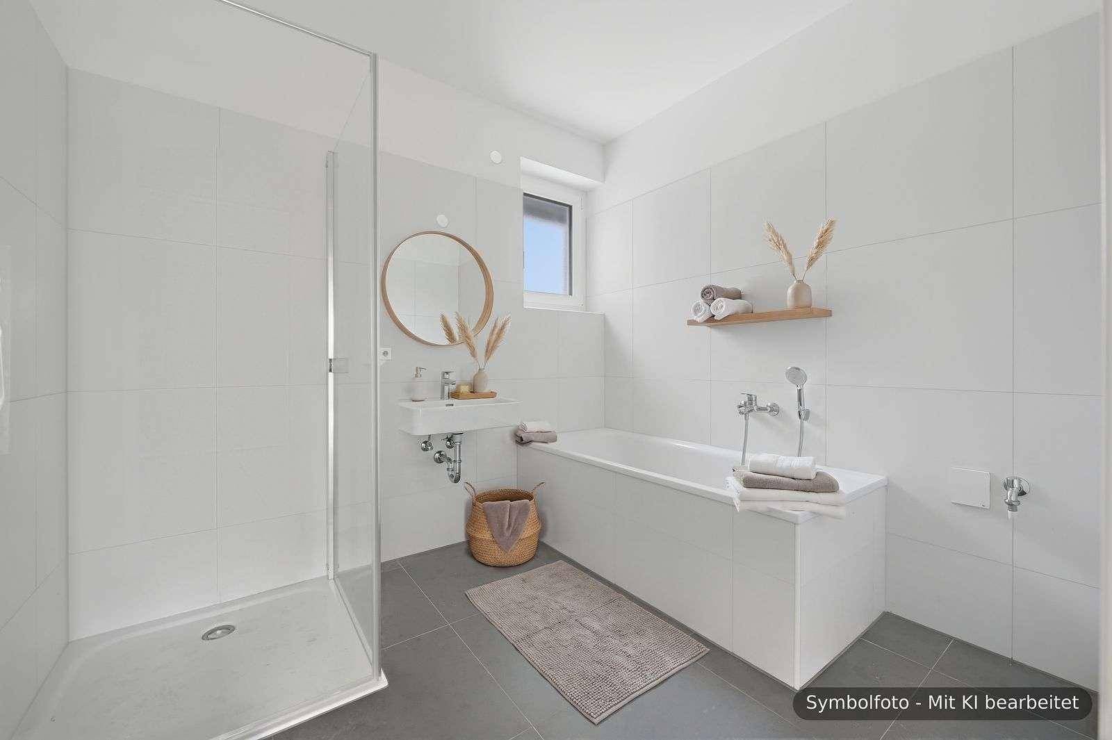 15_Haus1_Whg17_Bad_Homestaging_KI-Hinweis