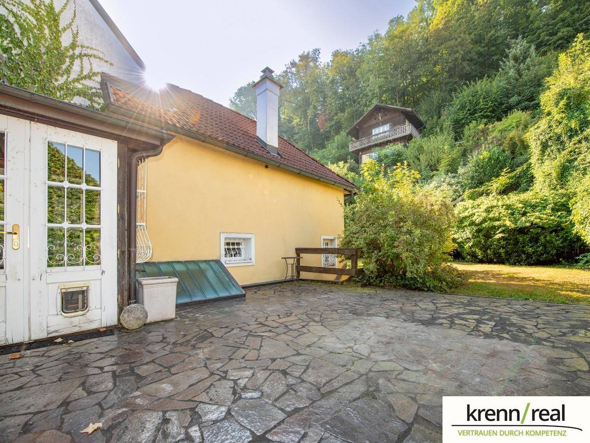 Terrasse mit Zugang zum Garten und Sommerhaus