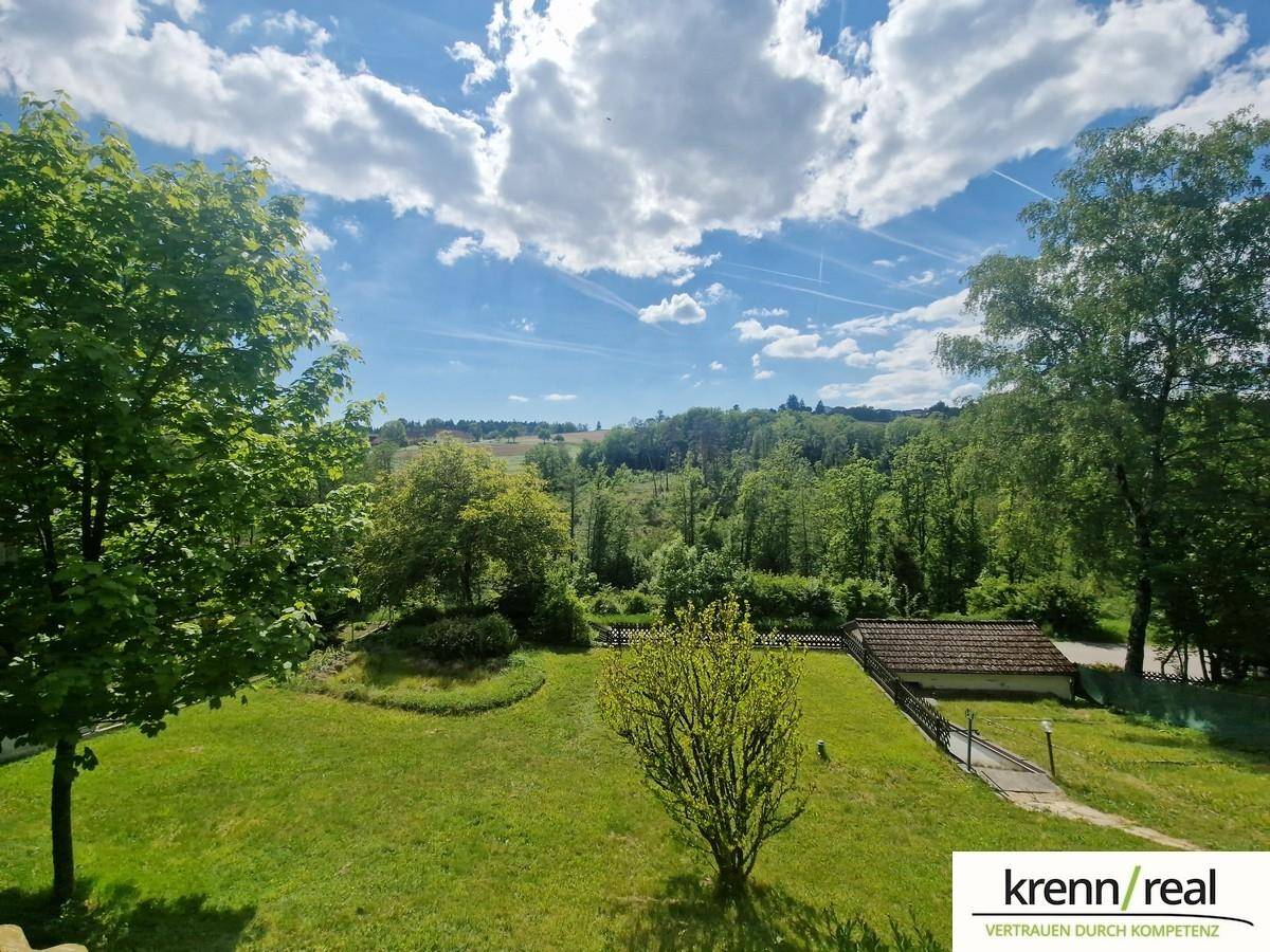 großzügiger Garten mit herrlicher Aussicht