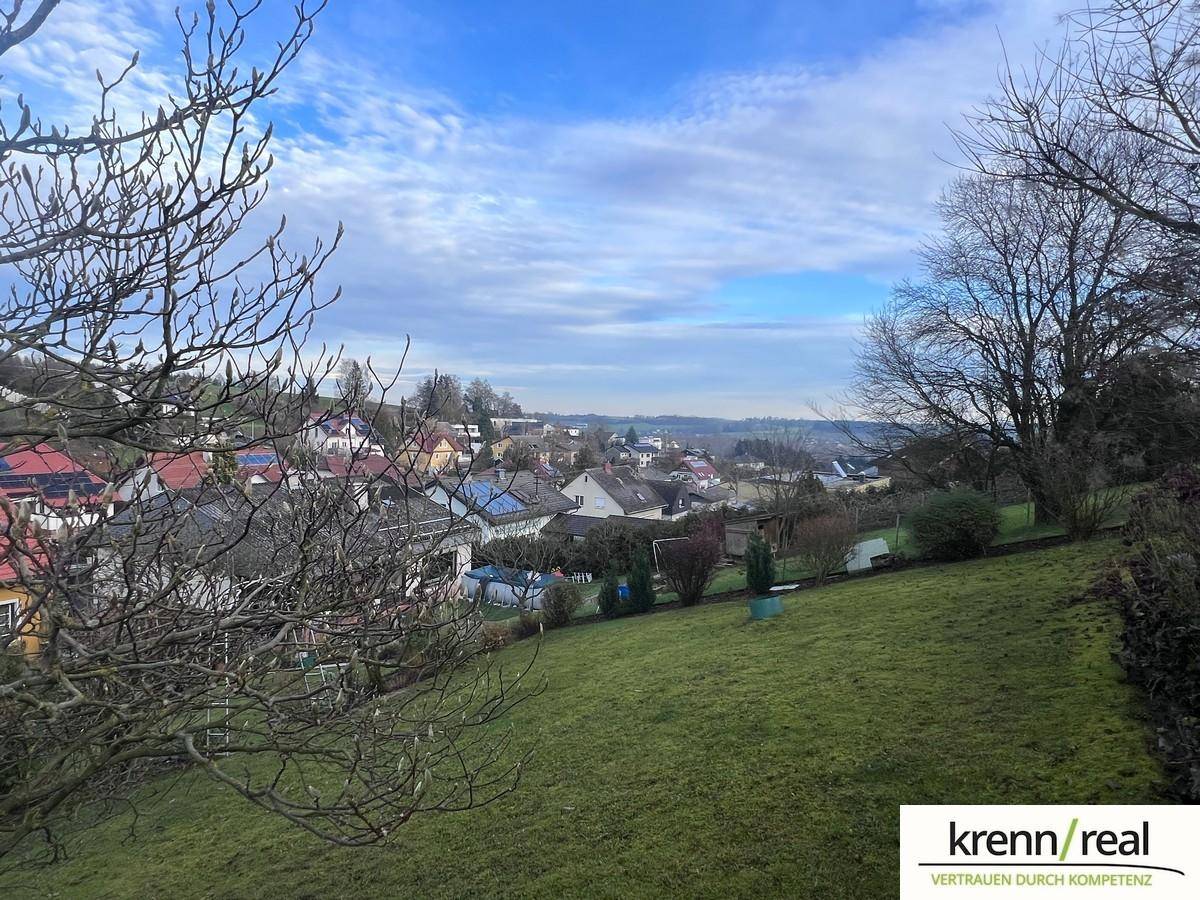 großer Garten mit Weitblick