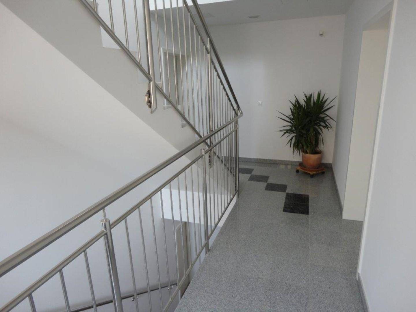 Büro mit Terrasse und eigenem Parkplatz mit All in Miete - Mehr