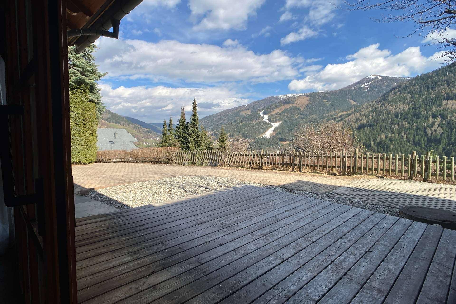 Terrasse mit Bergblick