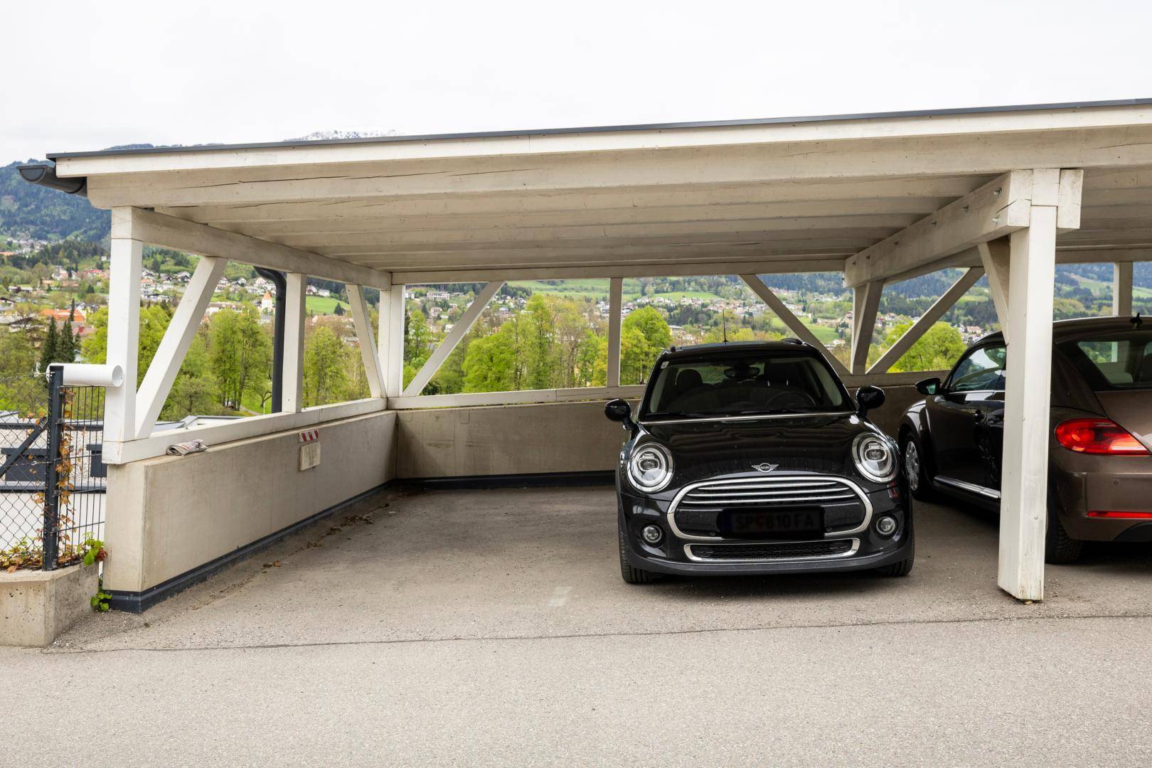 Zugehöriger Carport Stellplatz