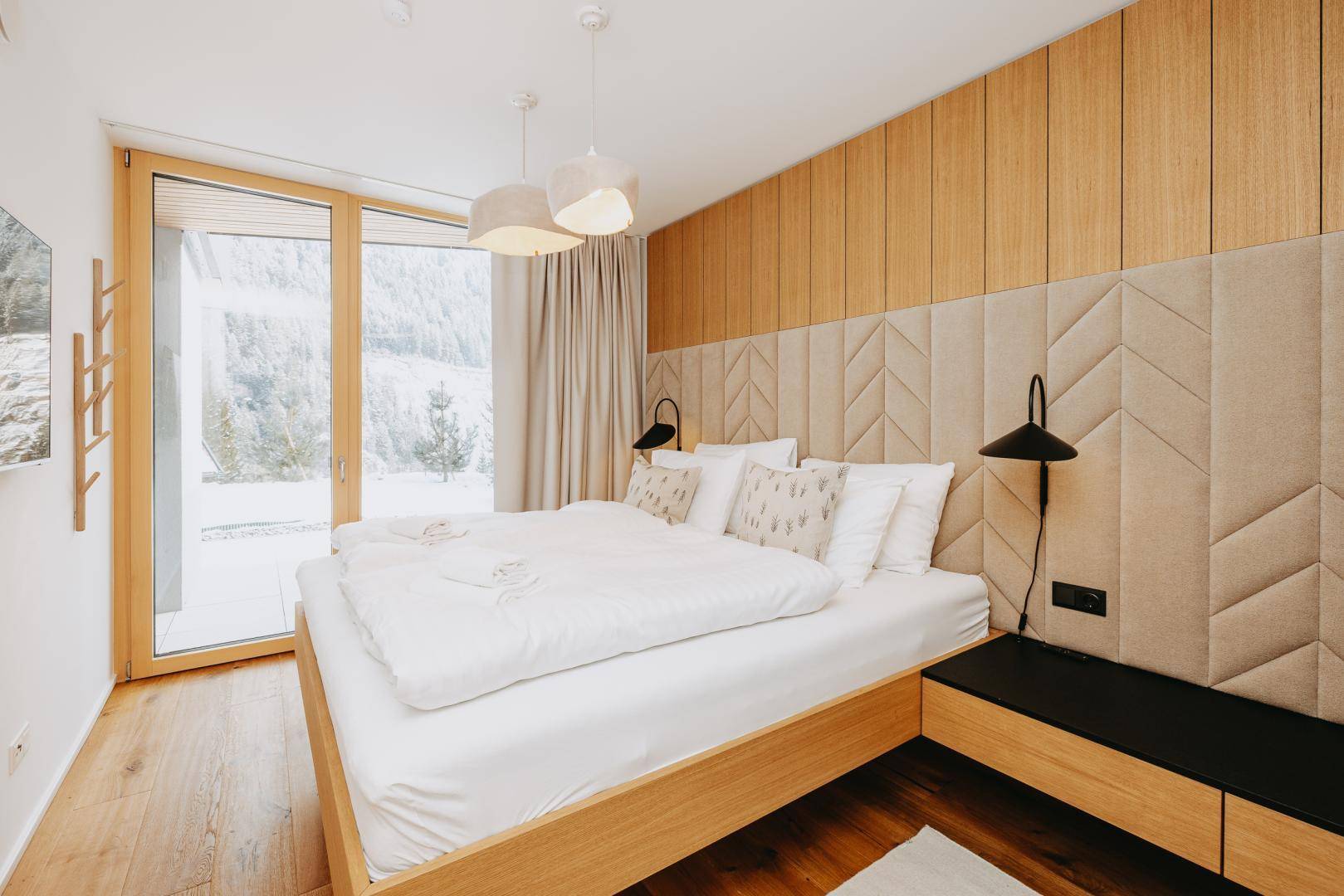 Master Bedroom - Aussicht - UG