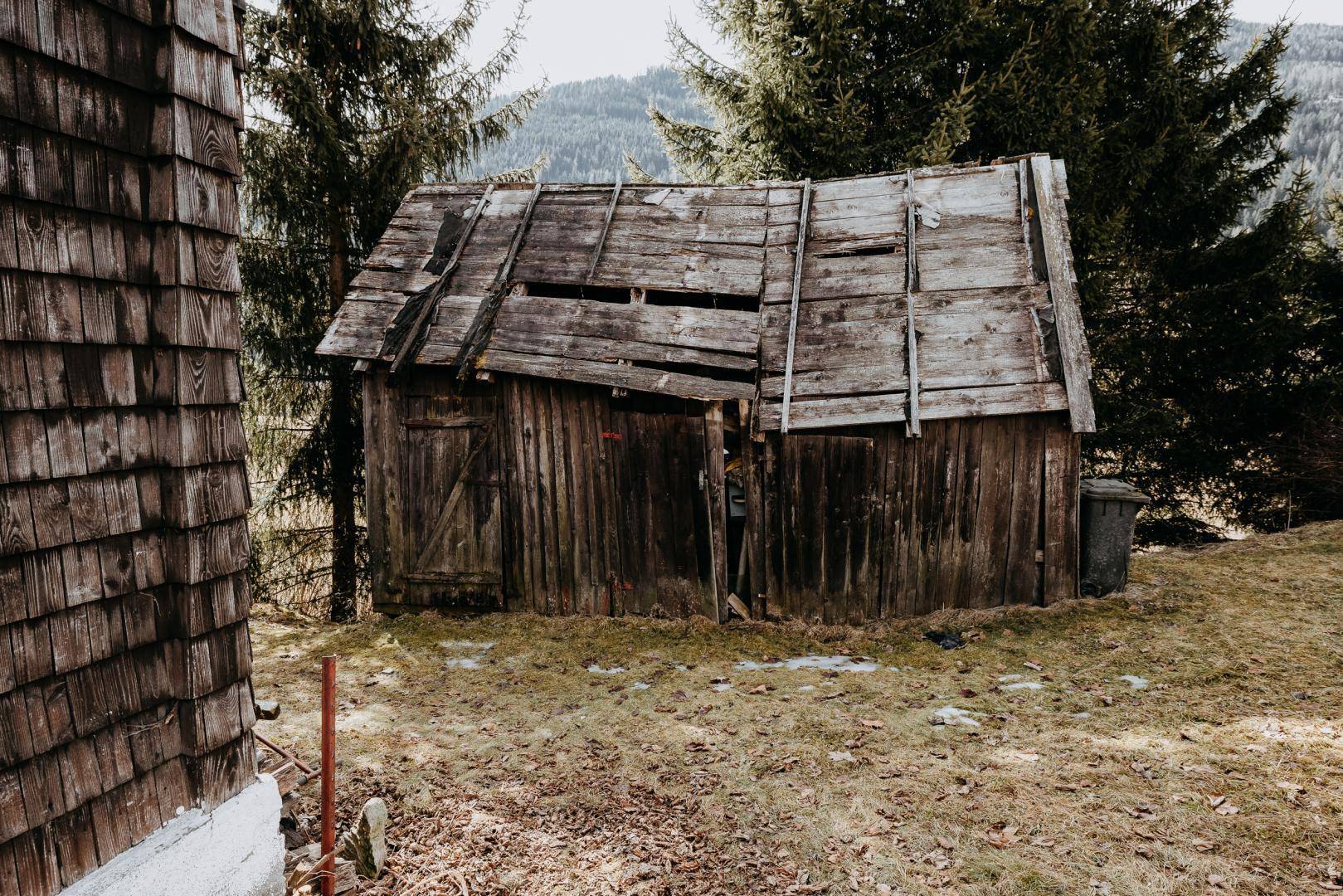 Renovierungsbedürftige Scheune