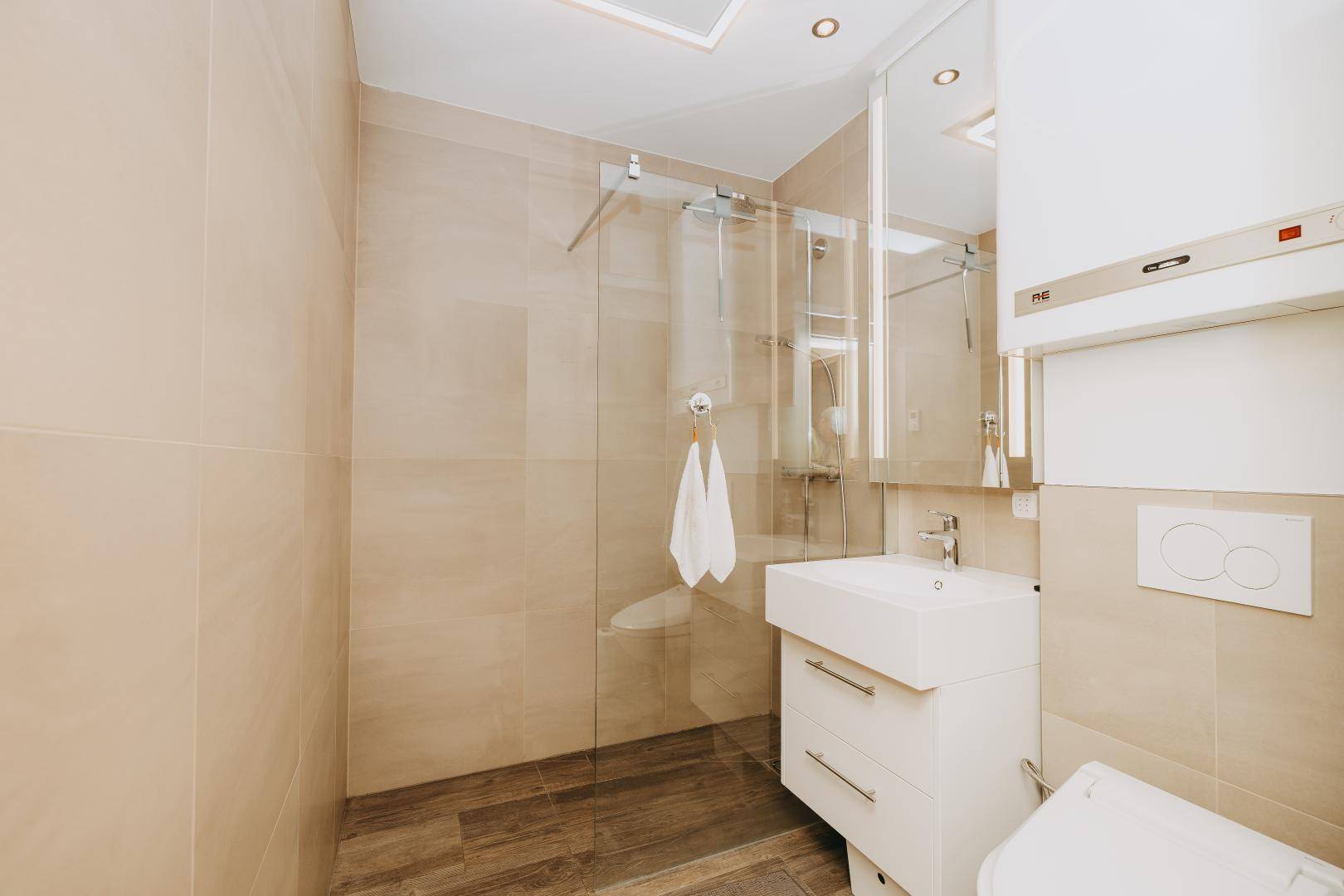 Neues, funktionelles Badezimmer