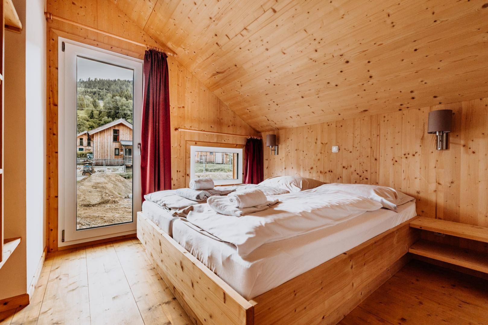 Eines von 3 Schlafzimmern mit Doppelbett