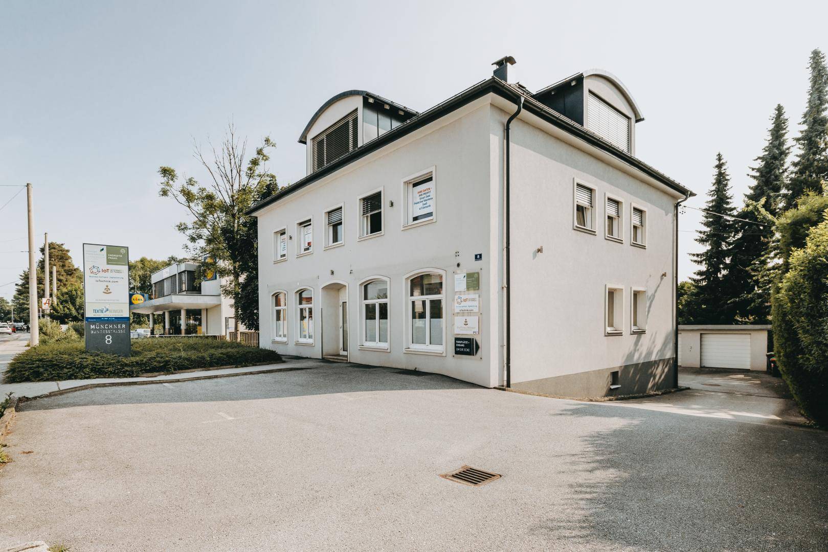 Gebäude - Zufahrt